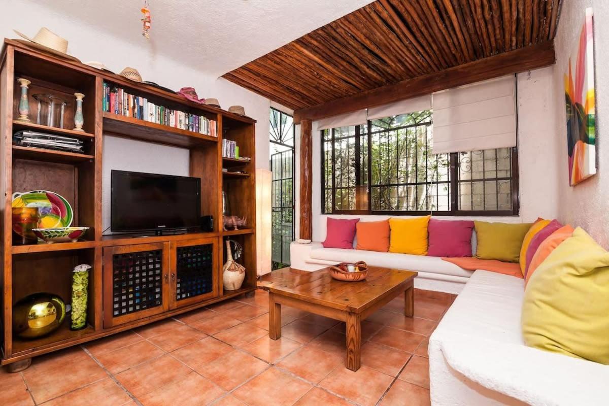 Charming, Gated With Pool, Fast Wifi And Silent Apartamento
