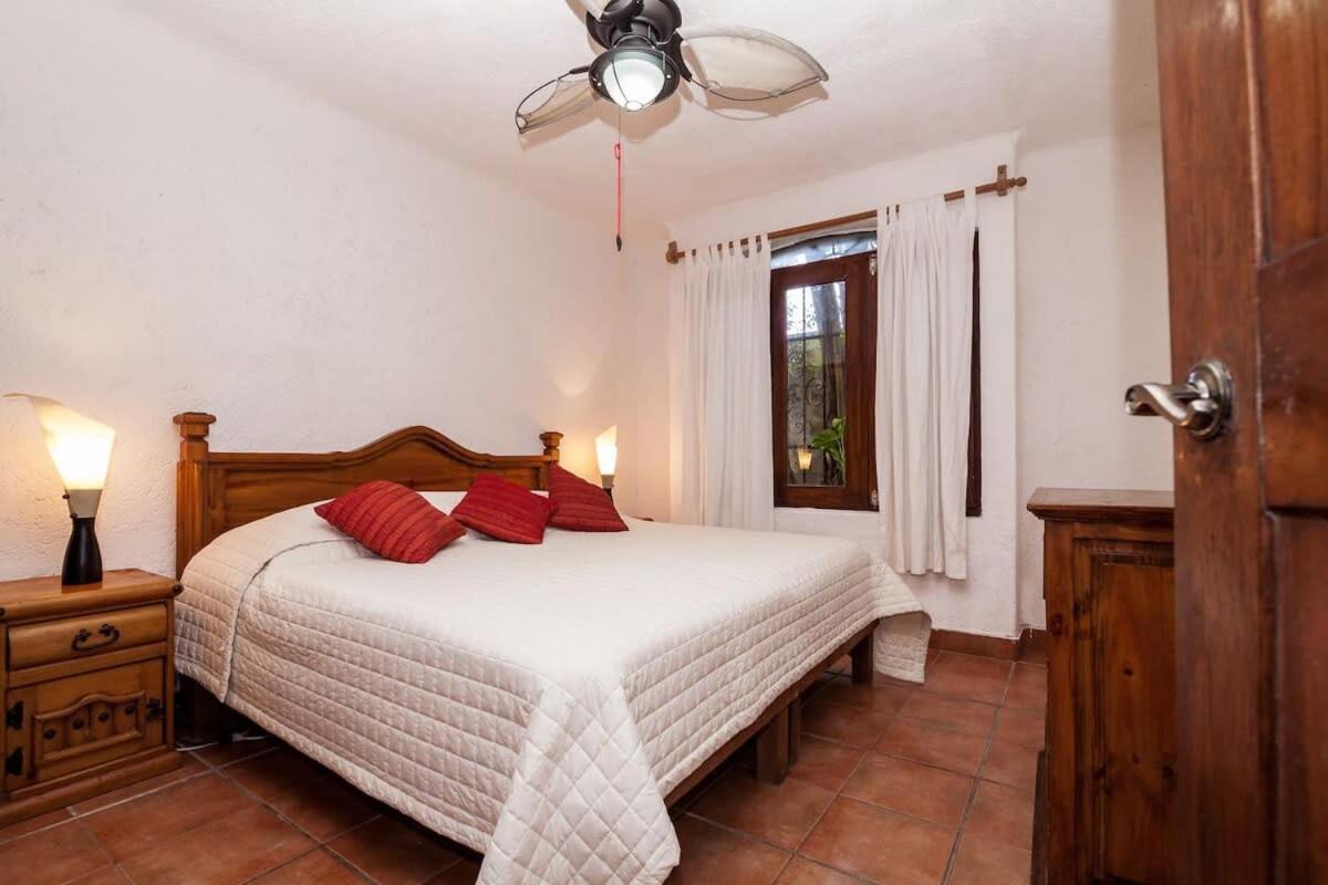 Charming, Gated With Pool, Fast Wifi And Silent