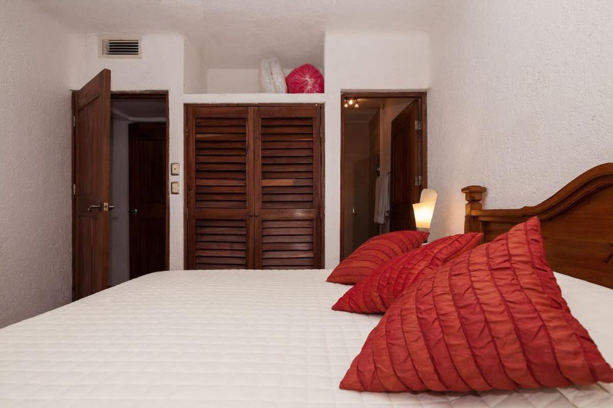 Charming, Gated With Pool, Fast Wifi And Silent Playa del Carmen